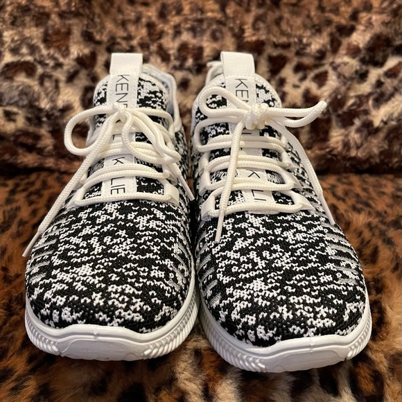 Kendall and Kylie workout sneakers - Picture 8 of 8